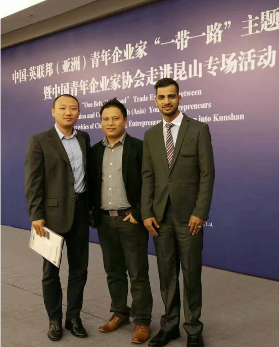 仟億達龐總（左一）與卡薩萊亞有限公司首席執行官瑞吉&bull;德哈&bull;約翰（左二）、百德私人有限公司首席執行官薩巴斯&bull;薩皮克答（左三）